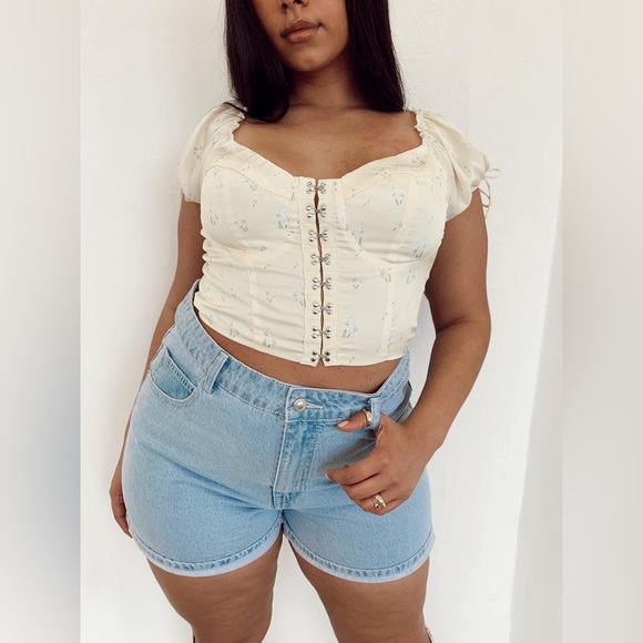 Princess Polly Tops - Princess Polly Curve Allyson Yellow Floral Crop Top Size 20 Like New